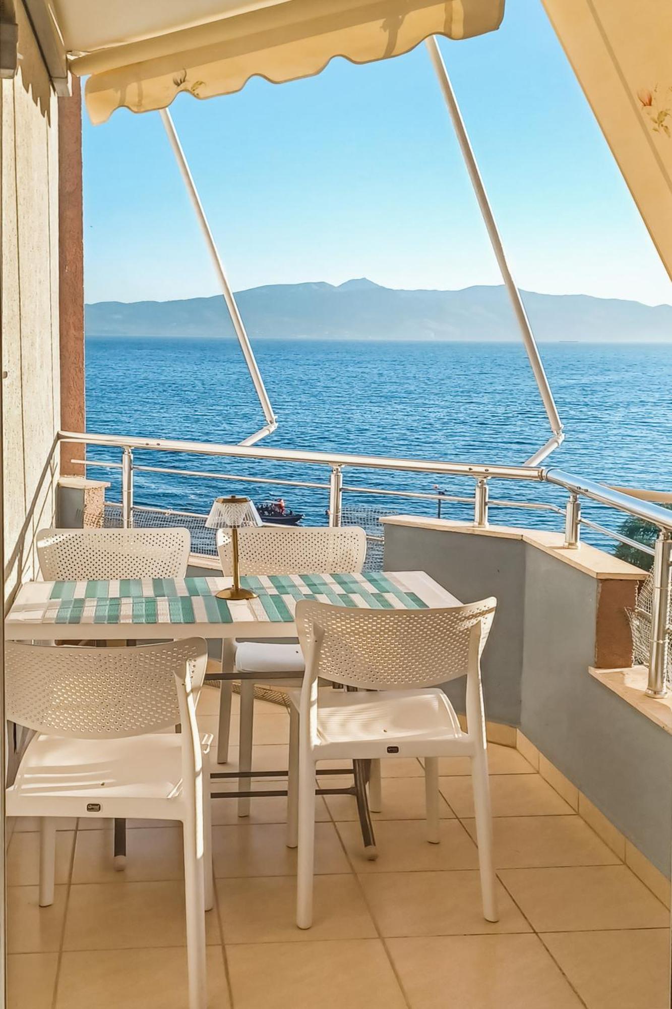 Susy Sea View Apartment Sarandë Esterno foto